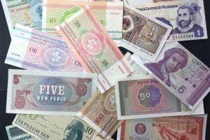 25 Assorted Uncirculated World Banknotes Pack